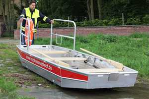 Multifunktionales Rettungsboot auf Rädern